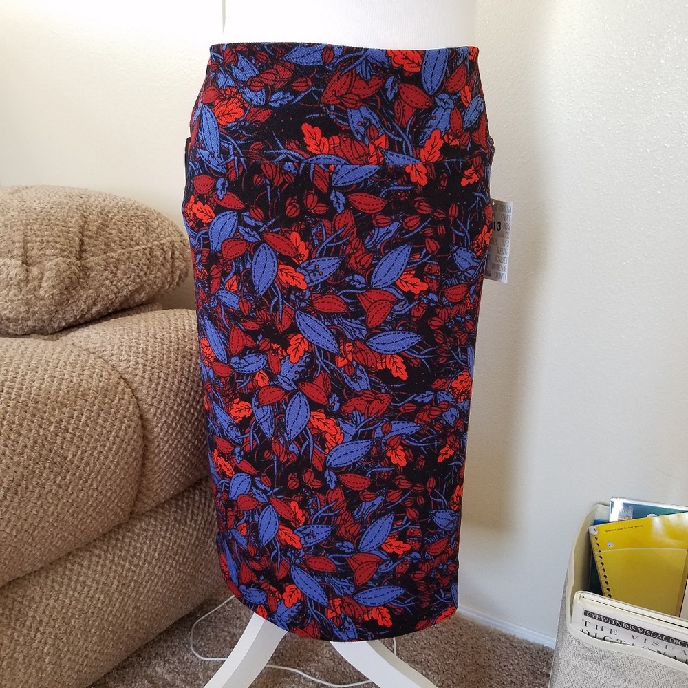 NWT Lularoe Floral Cassie Pencil Skirt Size Large